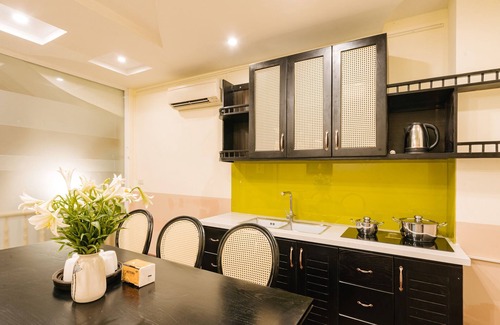Yen Phu Apartment | studio full natural light,netflix,kitchen Westlake