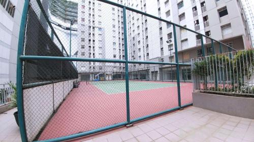 Pluit Apartment | Studio Furnished with Comfort Design Green Bay Pluit Apartment By Travelio