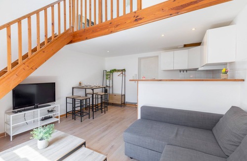 Gares Apartment | Studio Gare Express ~ Wifi, Cozy, Private & Comfortable