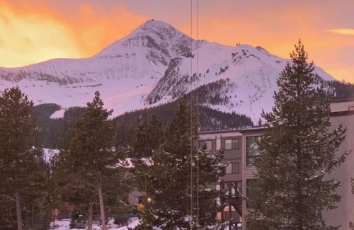 Big Sky Condo | Studio getaway steps away from Big Sky Resort
