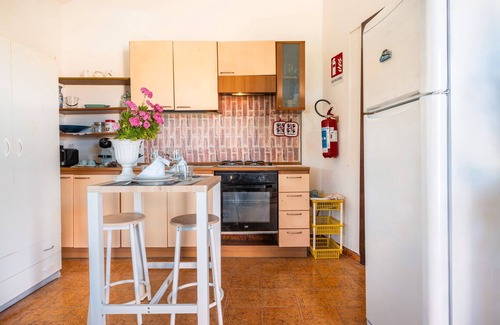 Quartu Sant'Elena Apartment | Studio 'Gianna - Monolocale Luigi' with Shared Terrace, Wi-Fi and Air Conditioning
