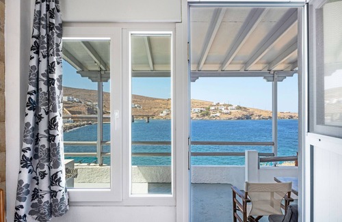 Loutra Apartment | Studio 'Gorgona' with sea view, Wi-Fi and air conditioning