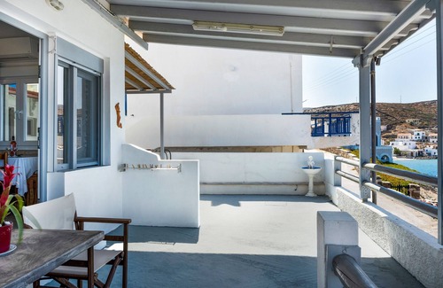 Loutra Apartment | Studio 'Gorgona' with sea view, Wi-Fi and air conditioning