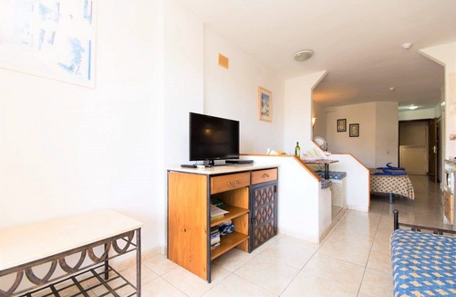 Costa Adeje Hotel | Studio Hotel Apt, in Costa Adeje, Few Minutes Walk To Beach, Shops & Bars