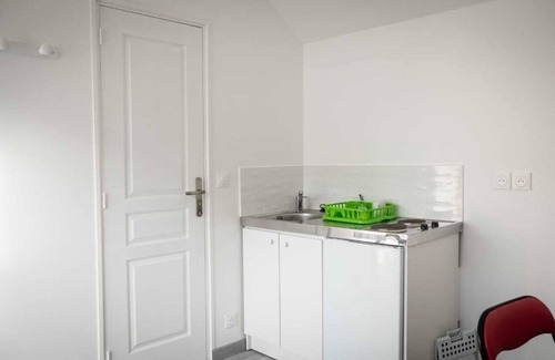 Arpajon Apartment | studio house, new, clean, quiet suburban area.
