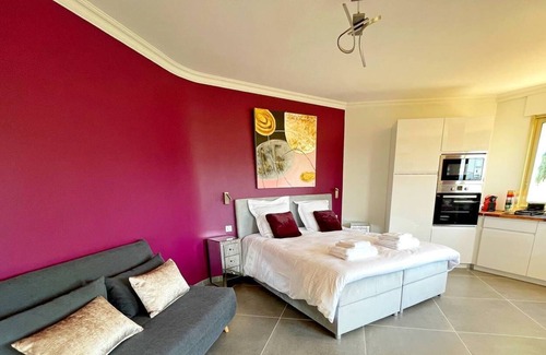 La Roquette-sur-Siagne Apartment | Studio in Luxury Villa Sea View Air Conditioning Wifi independent entrance