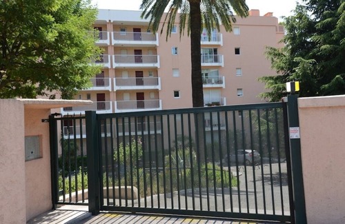 Cannes La Bocca Apartment | STUDIO in a nice fenced residence - with pool and private parking