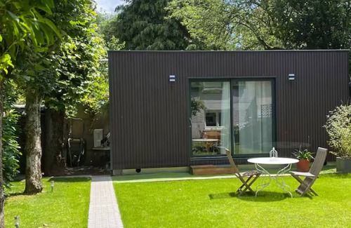 Vaucresson House | Studio in a quiet garden near Versailles and Paris