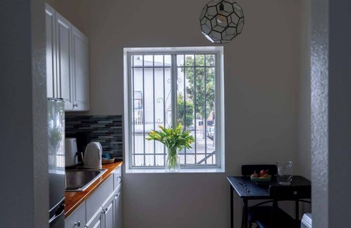 Beachwood Canyon Apartment | Studio in Beachwood Canyon
