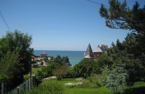 Ault Apartment | Studio in Bois de Cise, south-facing terrace with sea view.