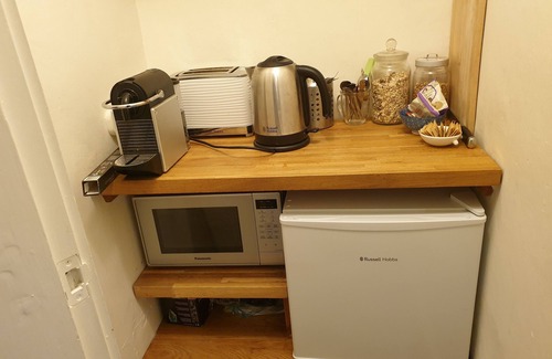 Calne Apartment | Studio in Country House with beautiful views of Wiltshire downs.