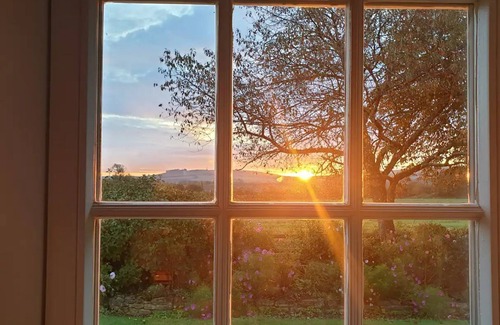 Calne Apartment | Studio in Country House with beautiful views of Wiltshire downs.