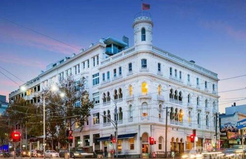 St Kilda Apartment | Studio in Iconic Heritage Building near Albert Park