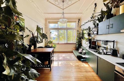 St Kilda Apartment | Studio in Iconic Heritage Building near Albert Park