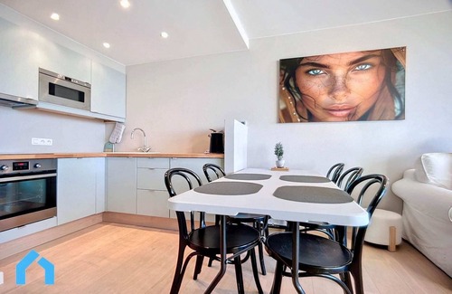 Albertstrand Apartment | Studio in Knokke-Heist with Sea Views
