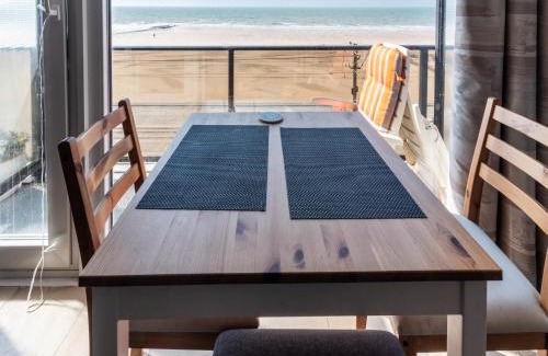 Raversijde Apartment | Studio in Ostend with Stunning Sea Views