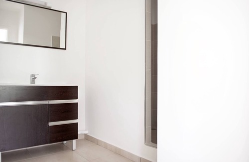 Pirae Apartment | Studio in Pirae for two adults and two children