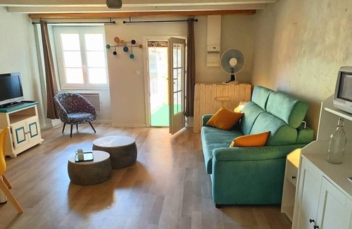 Millau Apartment | Studio in pretty town house in the heart of old Millau with terrace