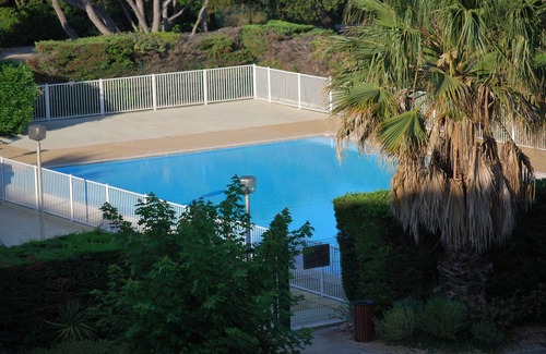 Six-Fours-les-Plages Apartment | Studio in residence seaside, swimming pool, tennis