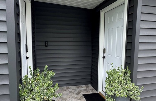 South Tacoma Apartment | Studio in Tacoma-Private entrance.