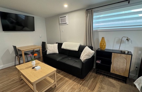 South Tacoma Apartment | Studio in Tacoma-Private entrance.