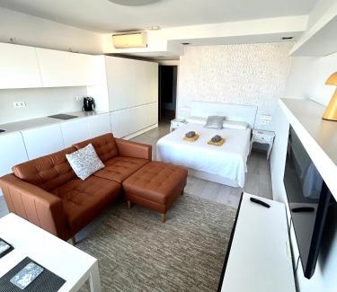 Alicante Apartment | Studio in the center, city & sea views
