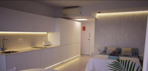 Alicante Apartment | Studio in the center, city & sea views