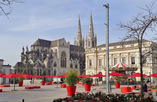 Cholet Apartment | studio in the heart of town 30 minutes from Puy du Fou park