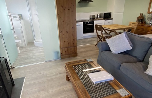 East Budleigh Apartment | Studio in the idyllic countryside 2 miles from the beach in Devon with Hot Tub