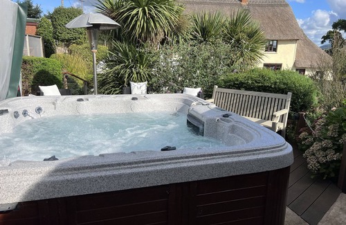 East Budleigh Apartment | Studio in the idyllic countryside 2 miles from the beach in Devon with Hot Tub