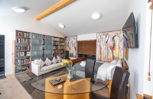 Duirinish Apartment | studio in the wood