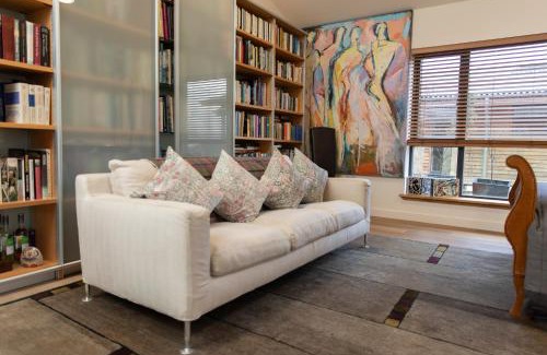Duirinish Apartment | studio in the wood