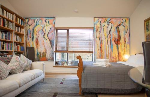 Duirinish Apartment | studio in the wood