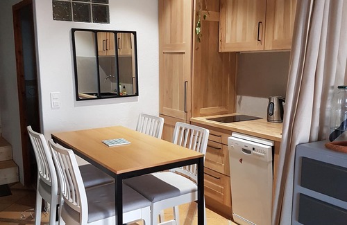 Chateauneuf-Grasse Apartment | Studio in village house in Chateauneuf-Grasse
