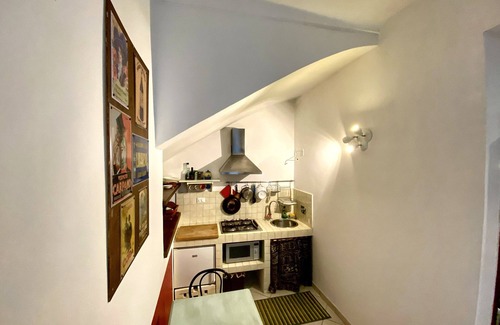 Roman Quarter Apartment | Studio in Vintage house downtown