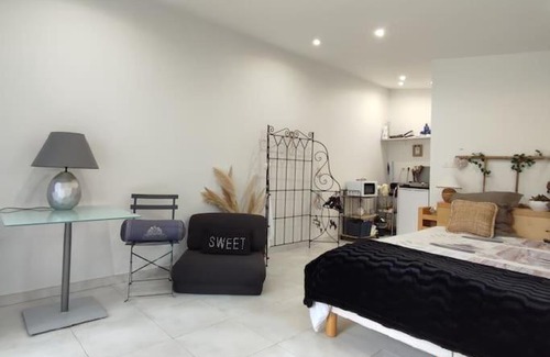 Castelnau-le-Lez Apartment | Studio indépendant dans villa, parking gratuit.