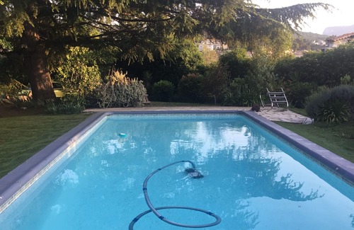 Le Rouret Apartment | Studio Indépendant Dans Dépendance au Fond du Jardin