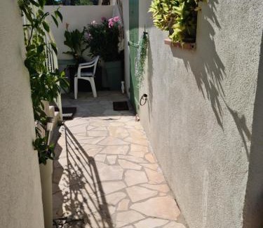Aubagne Apartment | STUDIO INDEPENDANT AUBAGNE proche AIX CASSIS LA CIOTAT MARSEILLE