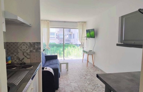 Les Baumettes Apartment | Studio "K. Blue" very bright - 500m from beaches - Nice Carré d'Or