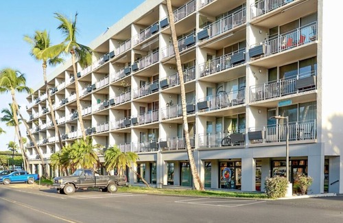 Kihei Condo | STUDIO: Kalama Beach Park, South Maui Gardens, Food Trucks, Hula Shows, Luaus