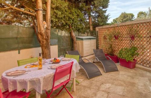 Les Lecques Apartment | Studio L'Astrolabe by Interhome