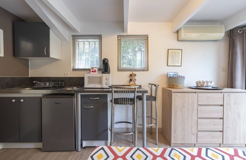 Saint-Raphael Apartment | Studio 'L'espeoutier' with private pool, Wi-Fi and air conditioning