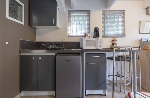 Saint-Raphael Apartment | Studio 'L'espeoutier' with private pool, Wi-Fi and air conditioning