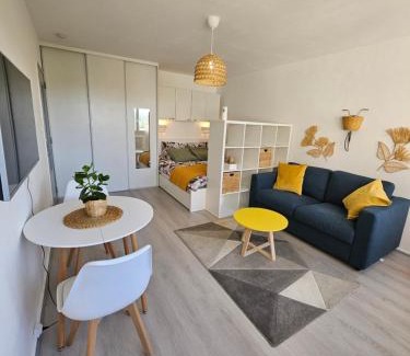Devant-les-Ponts Apartment | Studio La Belle Vue