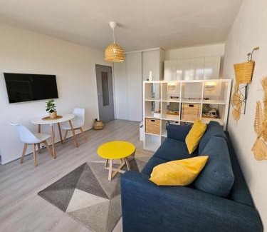 Devant-les-Ponts Apartment | Studio La Belle Vue