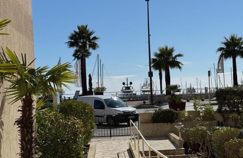 Mandelieu-la-Napoule Beach Apartment | Studio La Napoule 2 min beach 4 people air conditioning