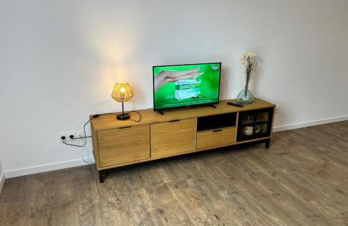 La Chatelaine Apartment | Studio Lac chalain 30 m2 piscine chauffe