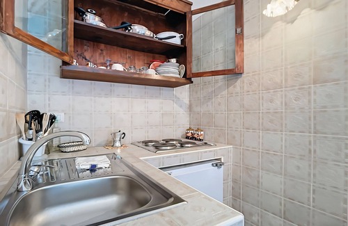 Monte Sant'Angelo Apartment | Studio 'Le Antiche Mansioni 2' with Air Conditioning