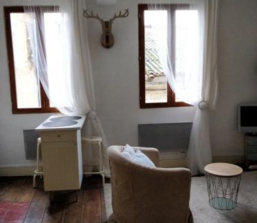 Condom Apartment | Studio Les Armuriers, 2ème étage sans asc