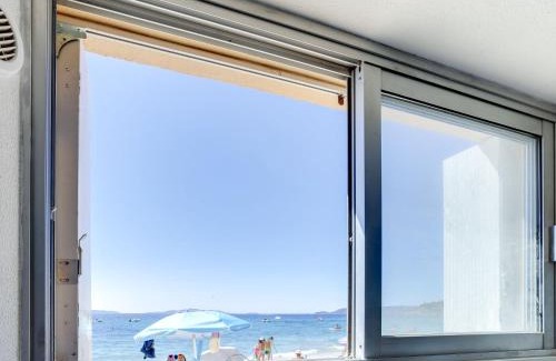 Le Lavandou Apartment | Studio Les Sables d'Aiguebelle-1 by Interhome